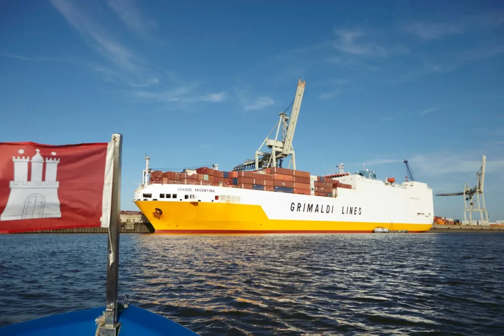 Hhla Unikai Logistik Grimaldi Lines Schiff