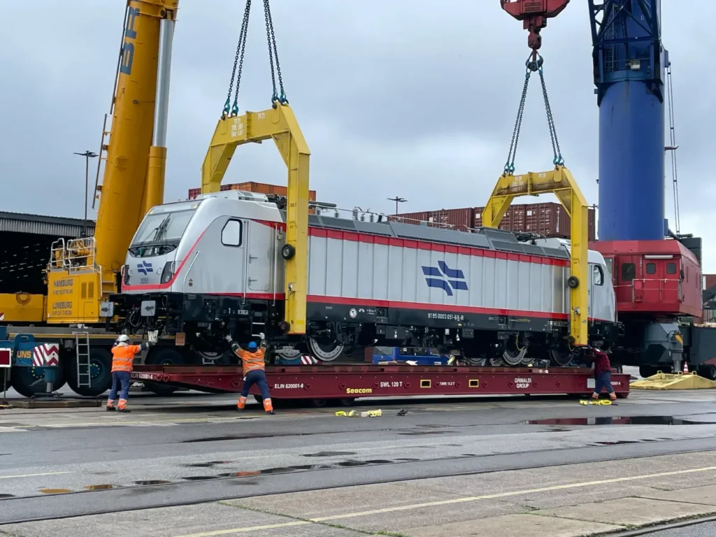 Stückgut Transport einer Lok der Israel Railways